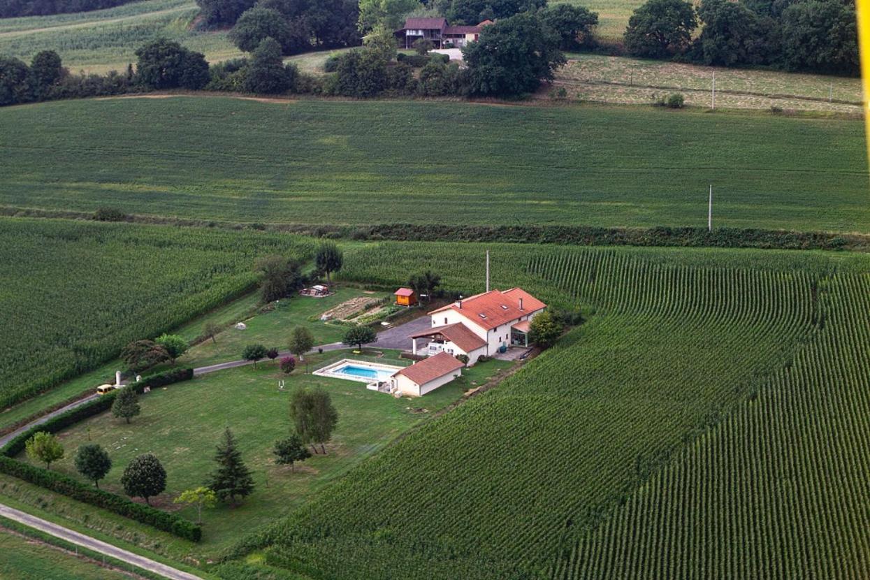 Monlezun Villa Exterior photo